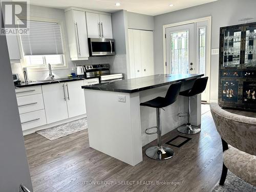 282 Wildgoose Road, London, ON - Indoor Photo Showing Kitchen With Upgraded Kitchen