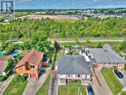 7635 Ronnie Crescent, Niagara Falls, ON - Outdoor With View