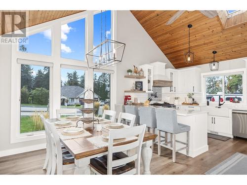 4030 Sunshine Road, Kelowna, BC - Indoor Photo Showing Dining Room