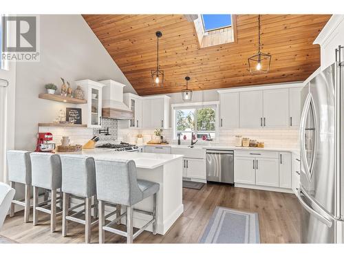 4030 Sunshine Road, Kelowna, BC - Indoor Photo Showing Kitchen With Stainless Steel Kitchen With Upgraded Kitchen