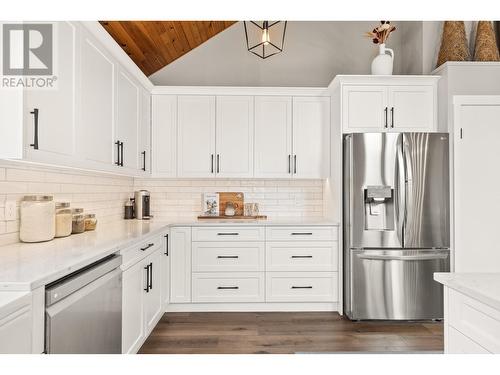 4030 Sunshine Road, Kelowna, BC - Indoor Photo Showing Kitchen With Stainless Steel Kitchen With Upgraded Kitchen