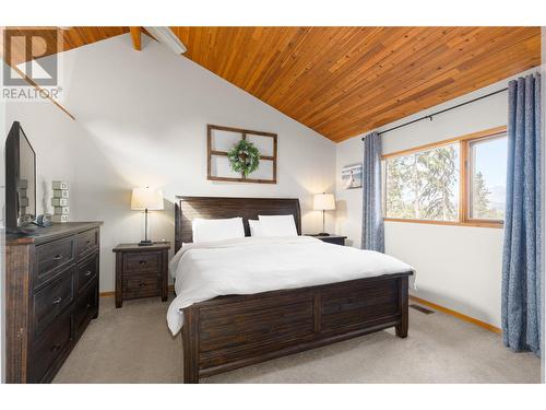 4030 Sunshine Road, Kelowna, BC - Indoor Photo Showing Bedroom