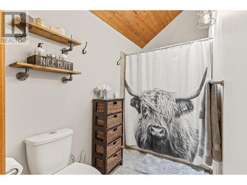 4030 Sunshine Road, Kelowna, BC - Indoor Photo Showing Bathroom