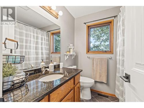 4030 Sunshine Road, Kelowna, BC - Indoor Photo Showing Bathroom