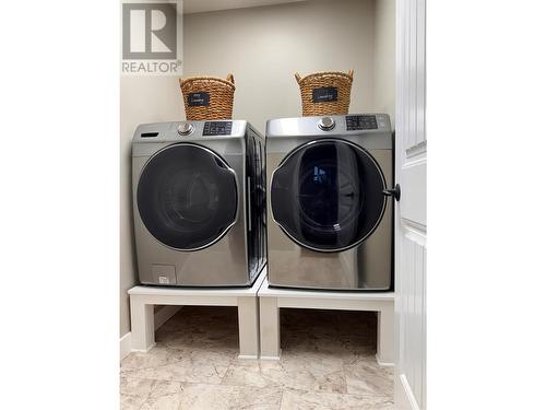 4030 Sunshine Road, Kelowna, BC - Indoor Photo Showing Laundry Room