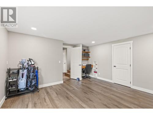 4030 Sunshine Road, Kelowna, BC - Indoor