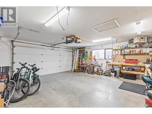 4030 Sunshine Road, Kelowna, BC - Indoor Photo Showing Garage