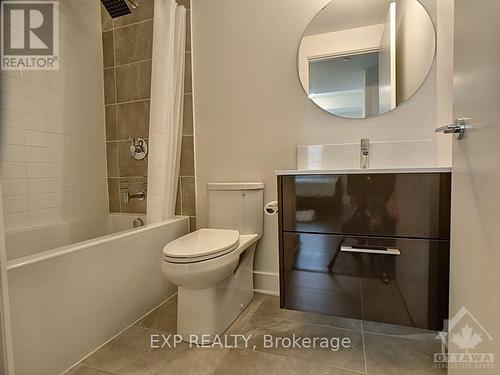 1312 - 255 Bay Street, Ottawa, ON - Indoor Photo Showing Bathroom