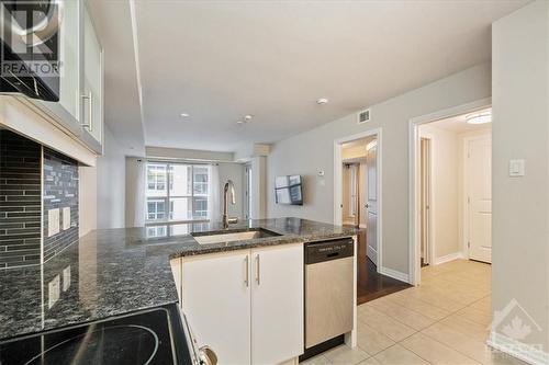 195 Besserer Street Unit#1806, Ottawa, ON - Indoor Photo Showing Kitchen