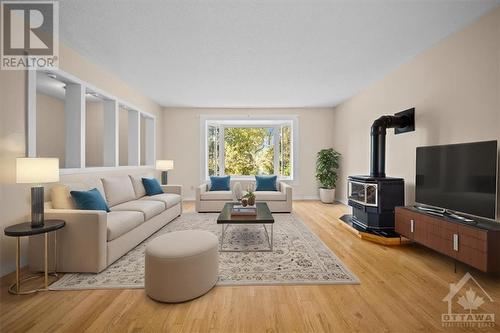 233 Sarah Street, Carleton Place, ON - Indoor Photo Showing Living Room