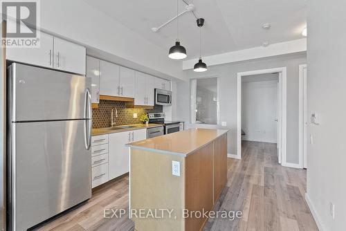 4606 - 2191 Yonge Street, Toronto, ON - Indoor Photo Showing Kitchen With Stainless Steel Kitchen