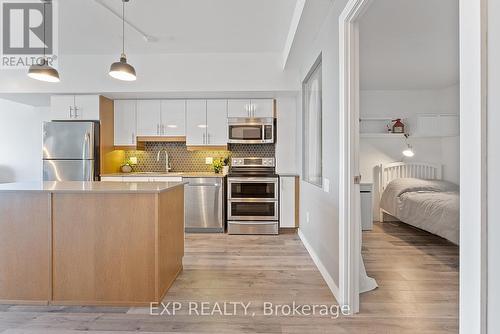 4606 - 2191 Yonge Street, Toronto, ON - Indoor Photo Showing Kitchen With Stainless Steel Kitchen