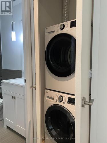 909 - 8 Charlotte Street, Toronto, ON - Indoor Photo Showing Laundry Room