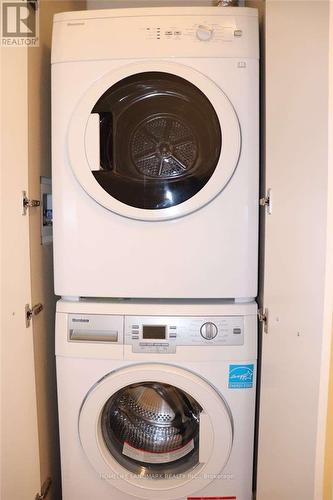 1707 - 50 Charles Street E, Toronto, ON - Indoor Photo Showing Laundry Room