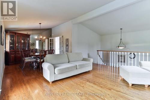 32 Dorcot Avenue, Toronto (Bendale), ON - Indoor Photo Showing Living Room