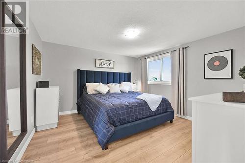 26 Elford Crescent, Hamilton, ON - Indoor Photo Showing Bedroom