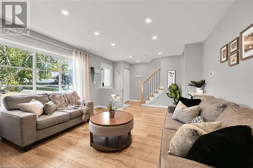 26 Elford Crescent, Hamilton, ON - Indoor Photo Showing Living Room