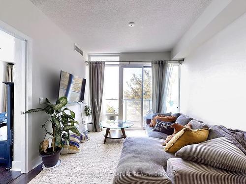 323-90 Stadium Rd, Toronto, ON - Indoor Photo Showing Living Room