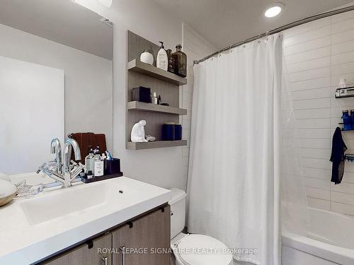 323-90 Stadium Rd, Toronto, ON - Indoor Photo Showing Bathroom