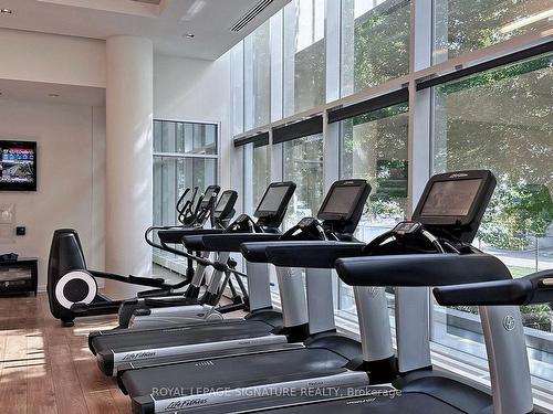 323-90 Stadium Rd, Toronto, ON - Indoor Photo Showing Gym Room