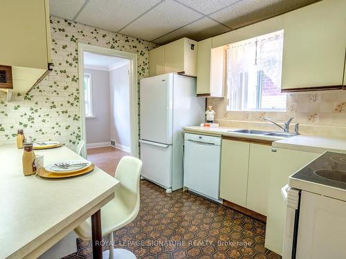 15 Inniswood Dr, Toronto, ON - Indoor Photo Showing Kitchen With Double Sink