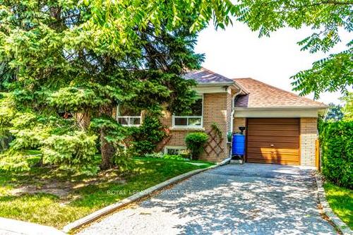 15 Inniswood Dr, Toronto, ON - Outdoor