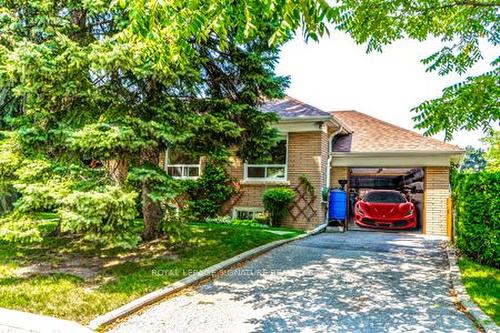 15 Inniswood Dr, Toronto, ON - Outdoor