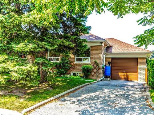 15 Inniswood Dr, Toronto, ON - Outdoor