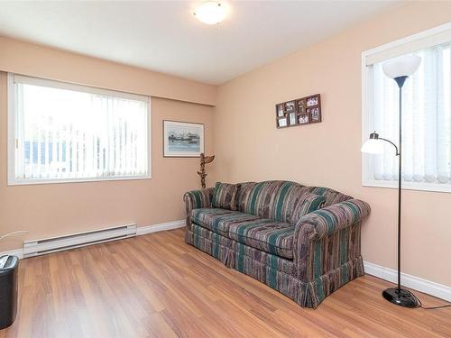 201-10016 Third St, Sidney, BC - Indoor