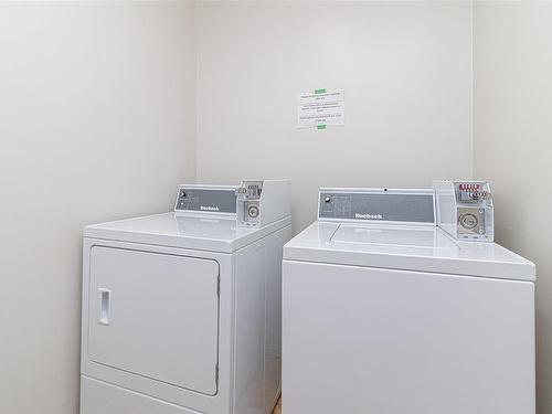 201-10016 Third St, Sidney, BC - Indoor Photo Showing Laundry Room