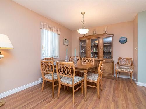 201-10016 Third St, Sidney, BC - Indoor Photo Showing Dining Room