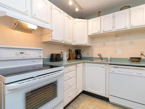 201-10016 Third St, Sidney, BC - Indoor Photo Showing Kitchen