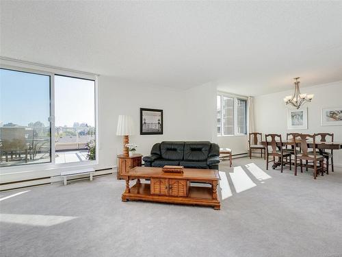 403-225 Belleville St, Victoria, BC - Indoor Photo Showing Living Room