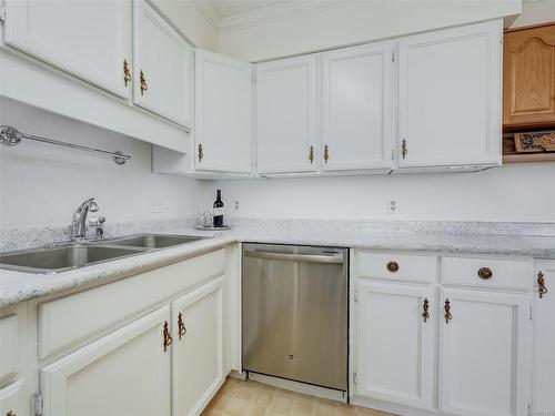 403-225 Belleville St, Victoria, BC - Indoor Photo Showing Kitchen With Double Sink