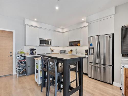 302-967 Whirlaway Cres, Langford, BC - Indoor Photo Showing Kitchen