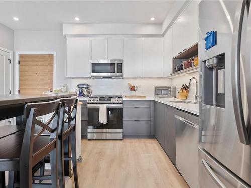 302-967 Whirlaway Cres, Langford, BC - Indoor Photo Showing Kitchen With Upgraded Kitchen