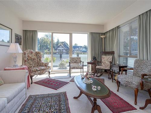 314-1419 Stadacona Ave, Victoria, BC - Indoor Photo Showing Living Room