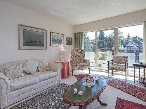 314-1419 Stadacona Ave, Victoria, BC - Indoor Photo Showing Living Room