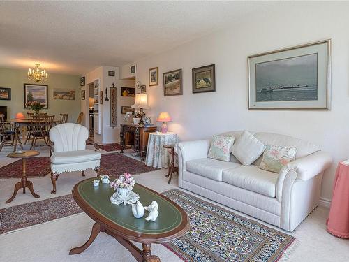 314-1419 Stadacona Ave, Victoria, BC - Indoor Photo Showing Living Room