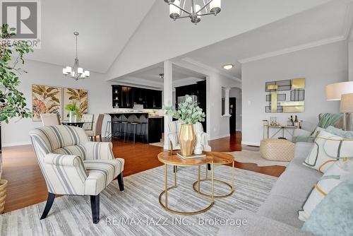 219 Fenning Drive, Clarington (Courtice), ON - Indoor Photo Showing Living Room