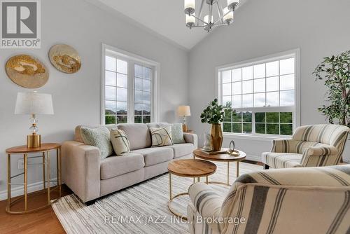 219 Fenning Drive, Clarington (Courtice), ON - Indoor Photo Showing Living Room