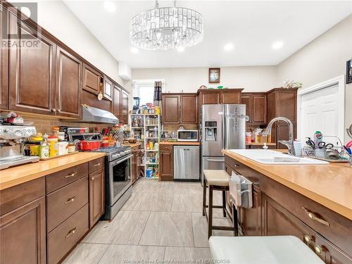 595 Cataraqui, Windsor, ON - Indoor Photo Showing Kitchen