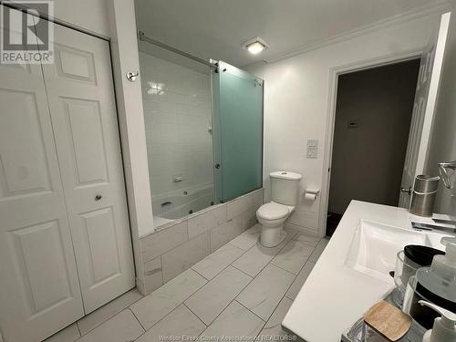 7929 Hawthorne Drive, Windsor, ON - Indoor Photo Showing Bathroom