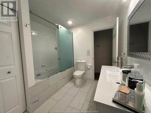 7929 Hawthorne Drive, Windsor, ON - Indoor Photo Showing Bathroom