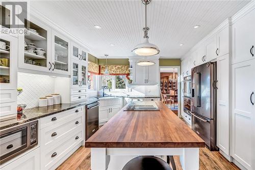 7791 Tilton Lake Road, Sudbury, ON - Indoor Photo Showing Kitchen With Double Sink