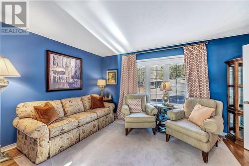 7791 Tilton Lake Road, Sudbury, ON - Indoor Photo Showing Living Room