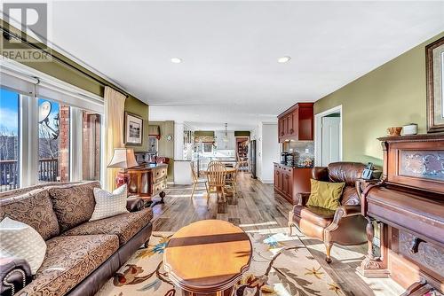 7791 Tilton Lake Road, Sudbury, ON - Indoor Photo Showing Living Room