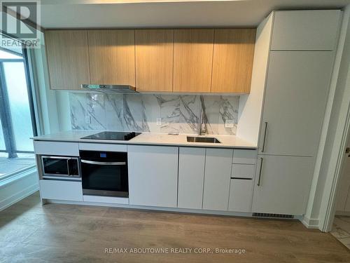 511 - 1100 Sheppard Avenue W, Toronto (York University Heights), ON - Indoor Photo Showing Kitchen