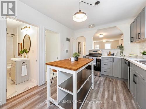 1098 Eastmount Avenue, Mississauga, ON - Indoor Photo Showing Kitchen