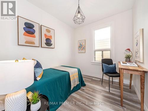 1098 Eastmount Avenue, Mississauga, ON - Indoor Photo Showing Bedroom